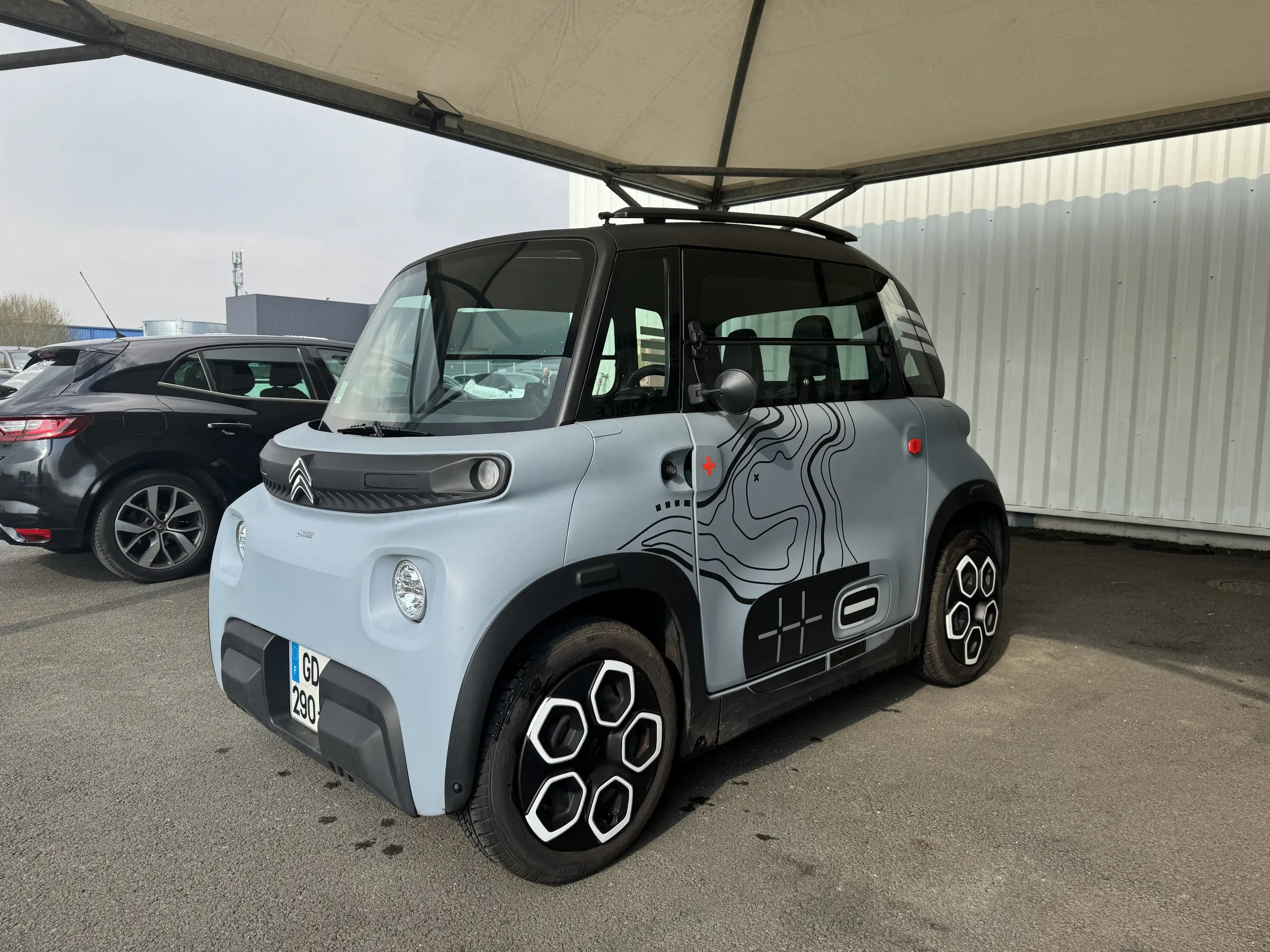 Avant côté gauche d'une Citroën AMI 2022