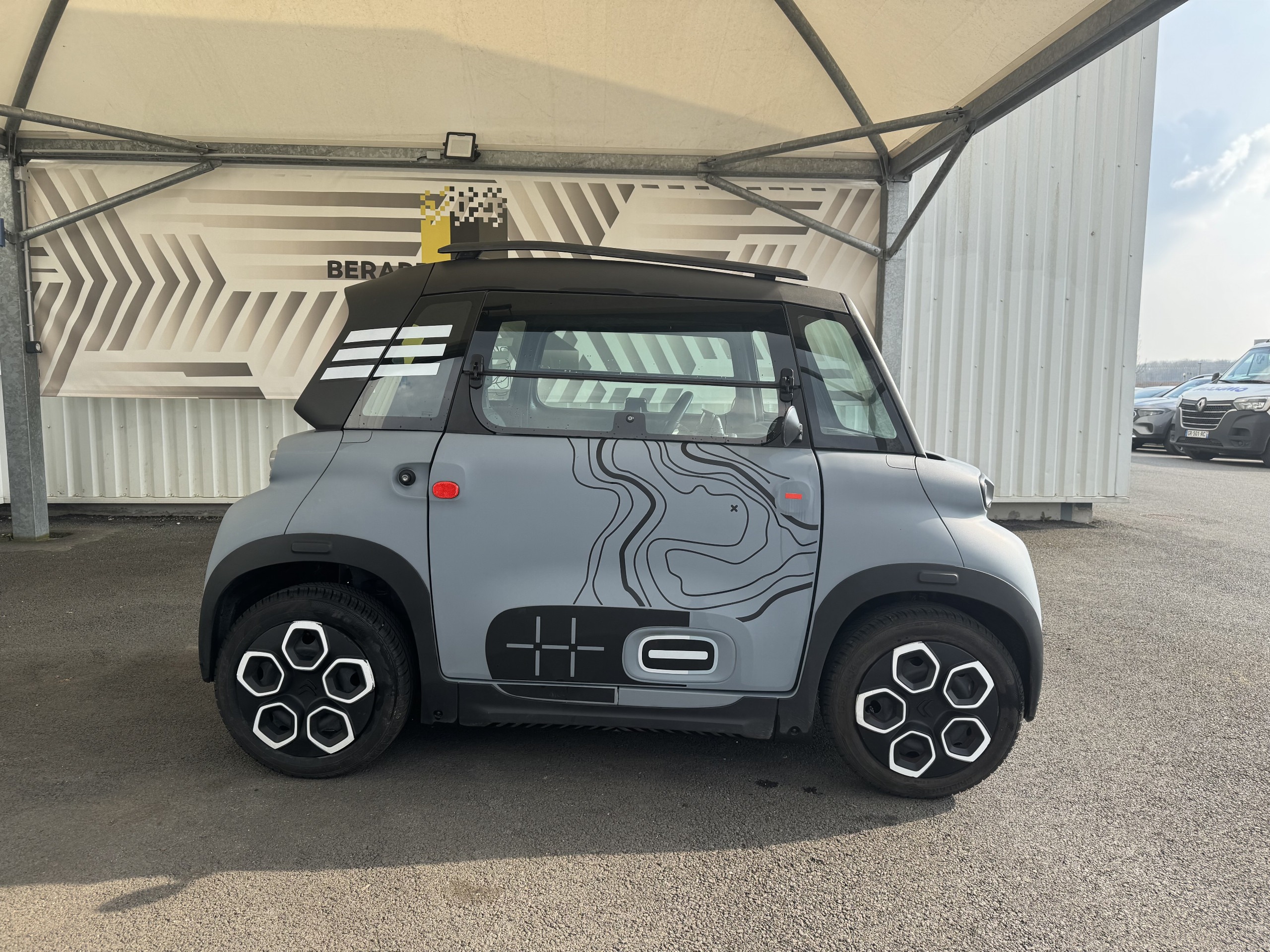 Côté droit d'une Citroën AMI 2022