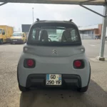Face arrière d'une Citroën AMI