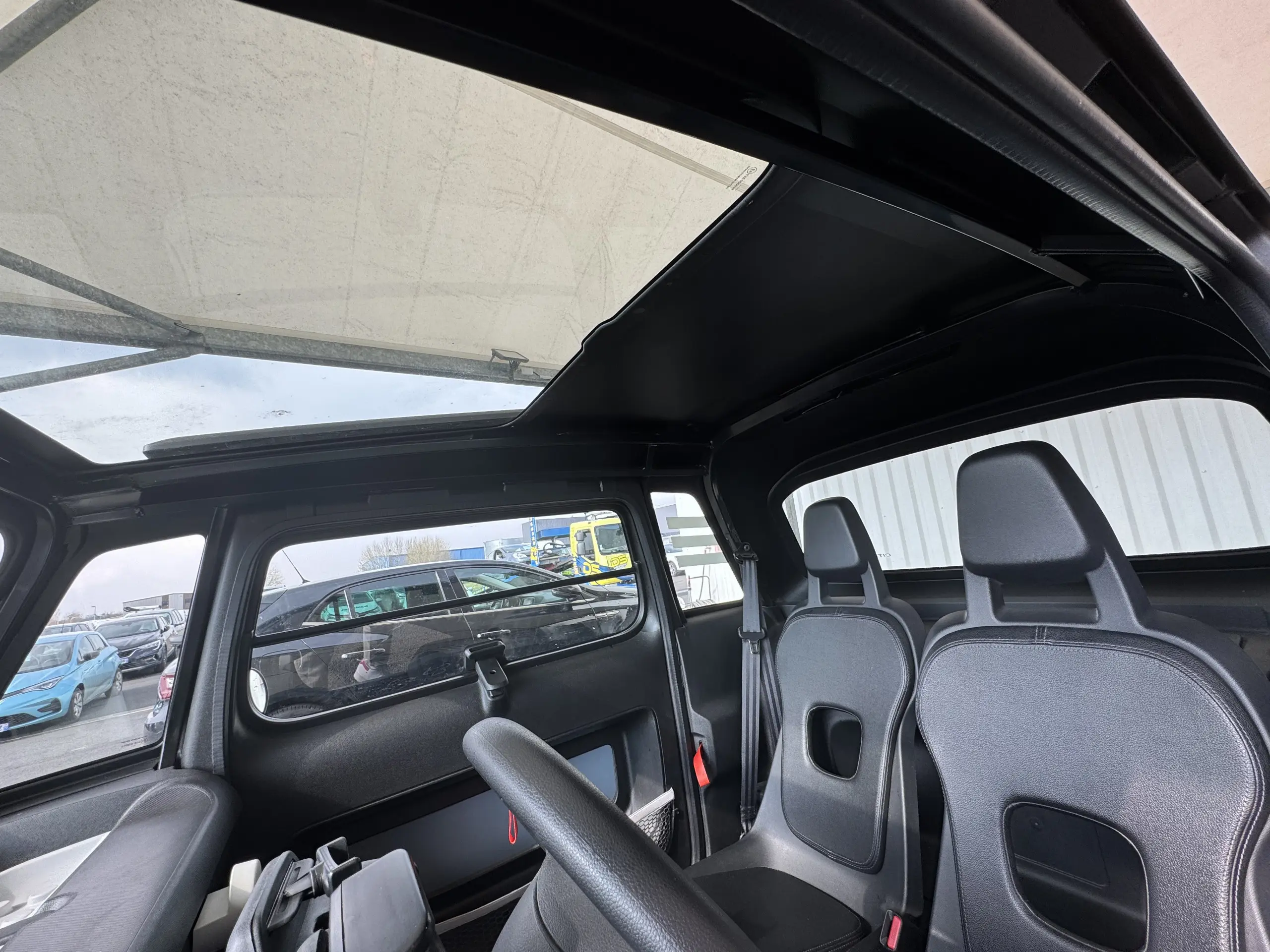 Plafond d'une Citroën AMI