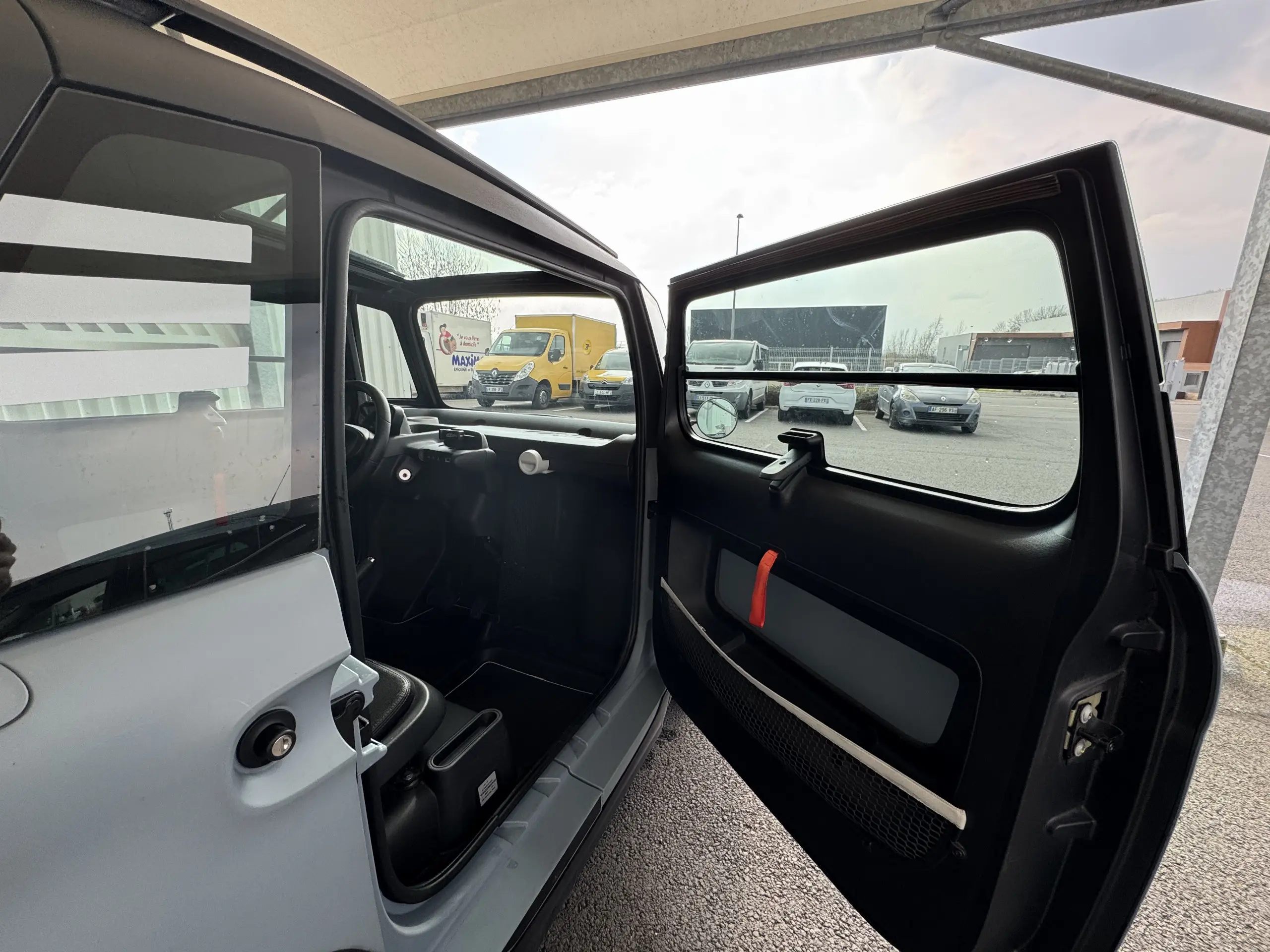 Portière passager d'une Citroën AMI