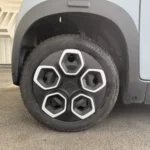 Roue arrière droit d'une Citroën AMI