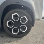 Roue avant droit d'une Citroën AMI