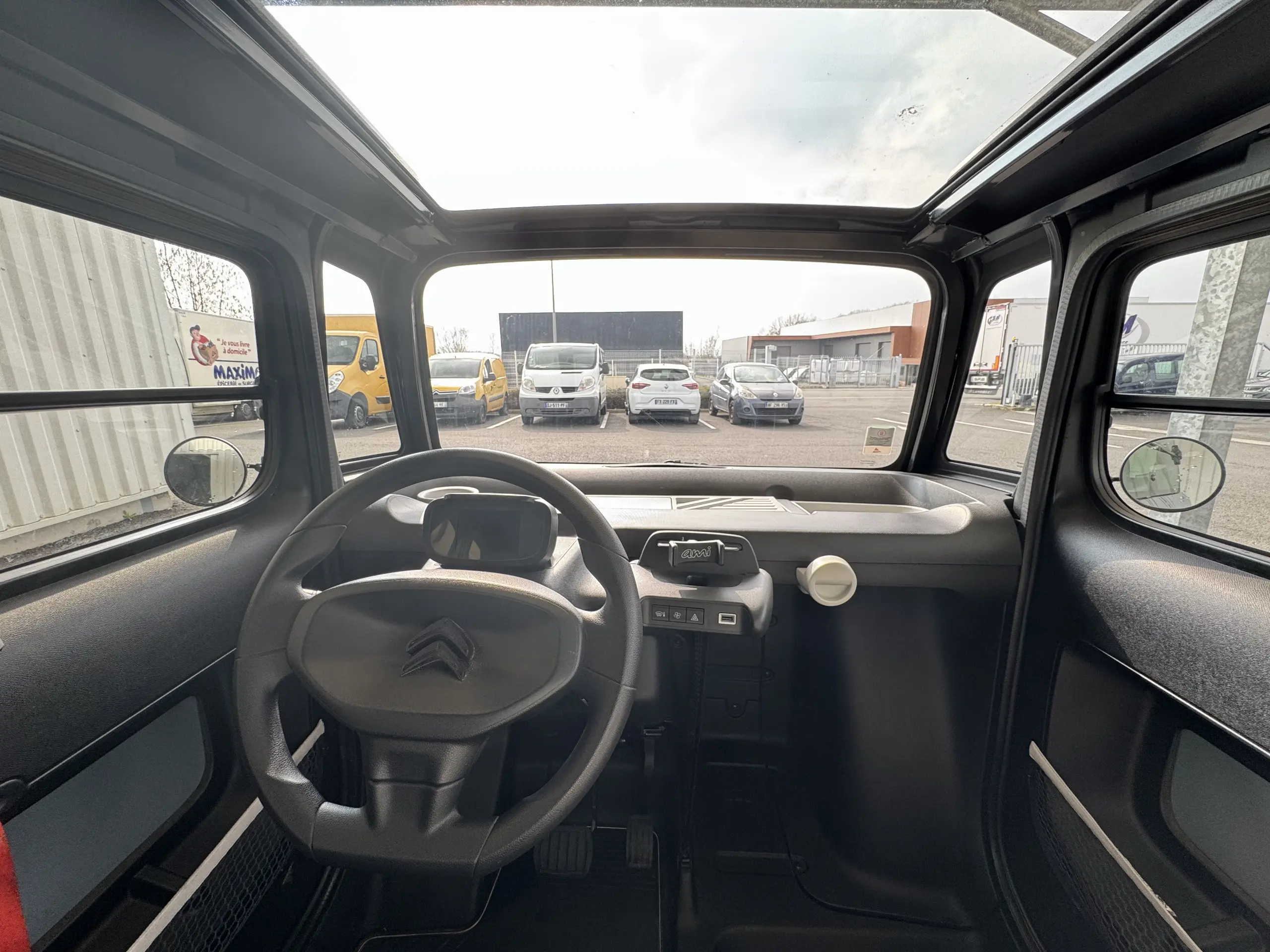 Tableau de bord d'une Citroën AMI