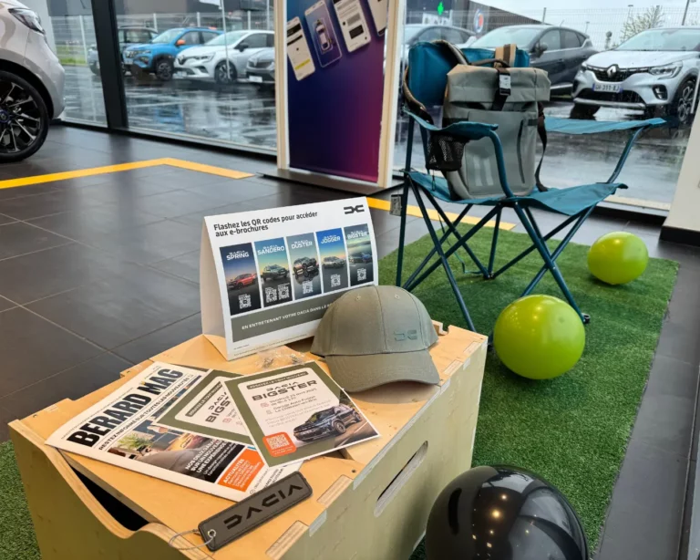 Flyers à l'intérieur du garage à l'occasion des essais du Dacia Bigster