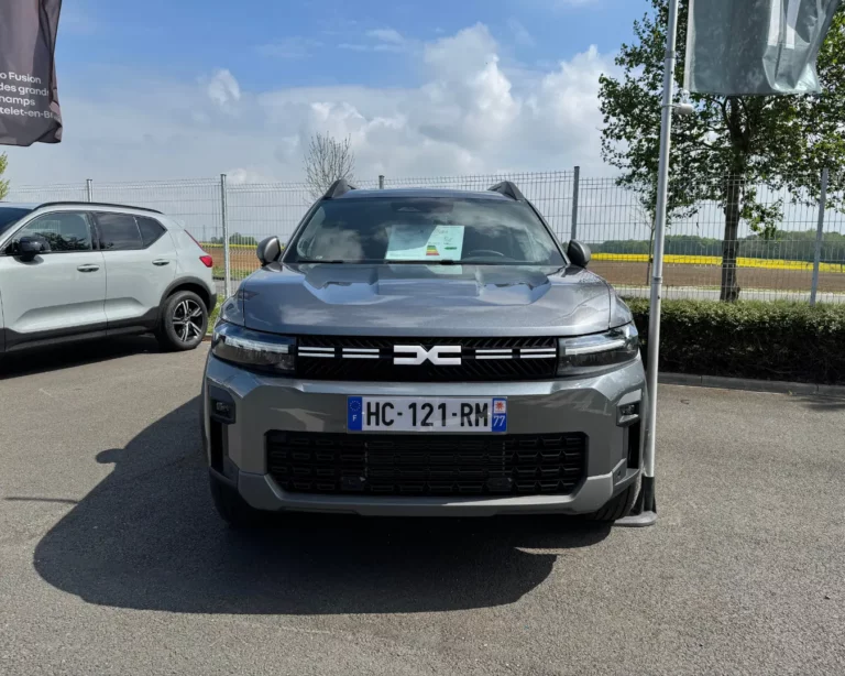 Vue de face avant du Dacia Bigster Essais Bigster 25 avril 2025 dans notre garage AutoFusion