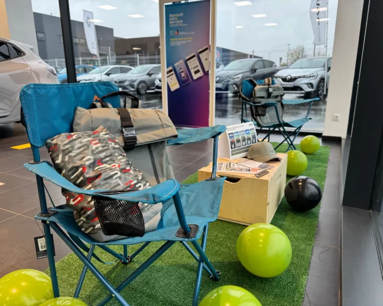 Décoration à l'intérieur du garage à l'occasion des essais du Dacia Bigster