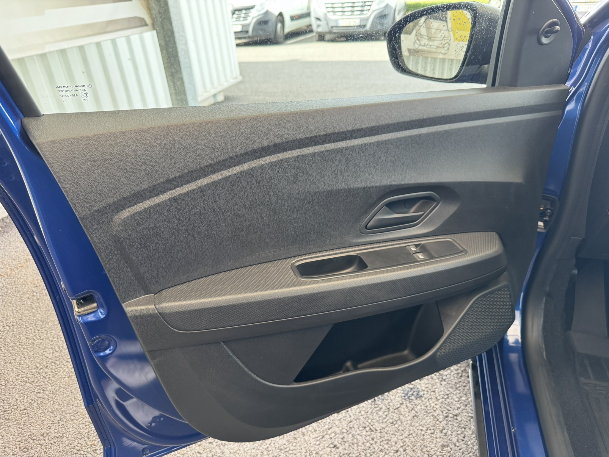 Conducteur Intérieure portière d'une Dacia Sandero Stepway 3