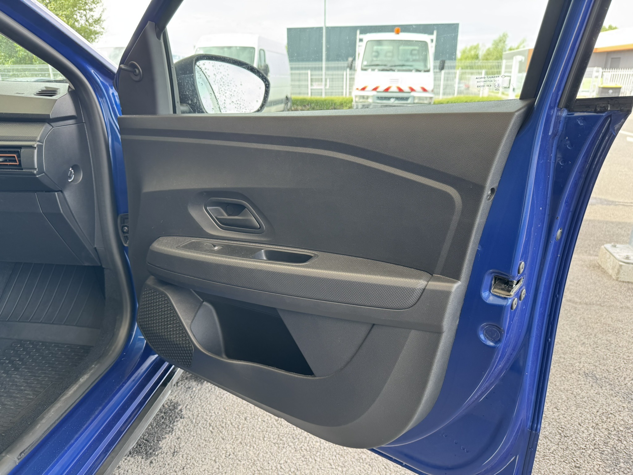 Passager avant Intérieure portière d'une Dacia Sandero Stepway 3