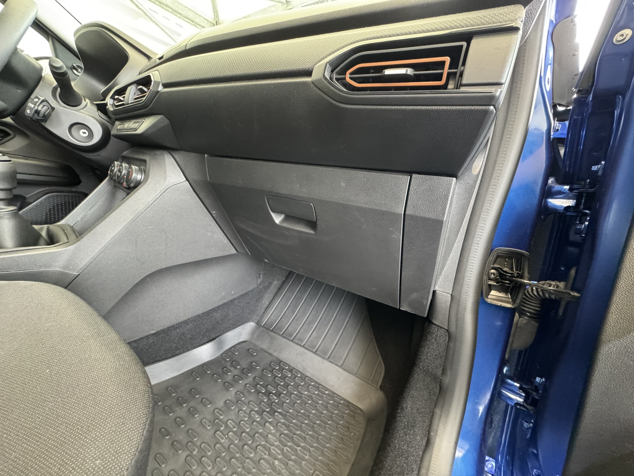 Boite à gants fermée d'une Dacia Sandero Stepway 3