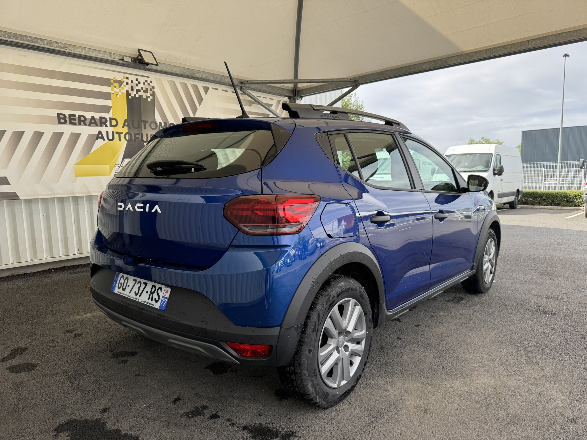 Arrière droit d'une Dacia Sandero Stepway 3 Bleu