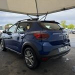 Arrière gauche d'une Dacia Sandero Stepway 3 Bleu
