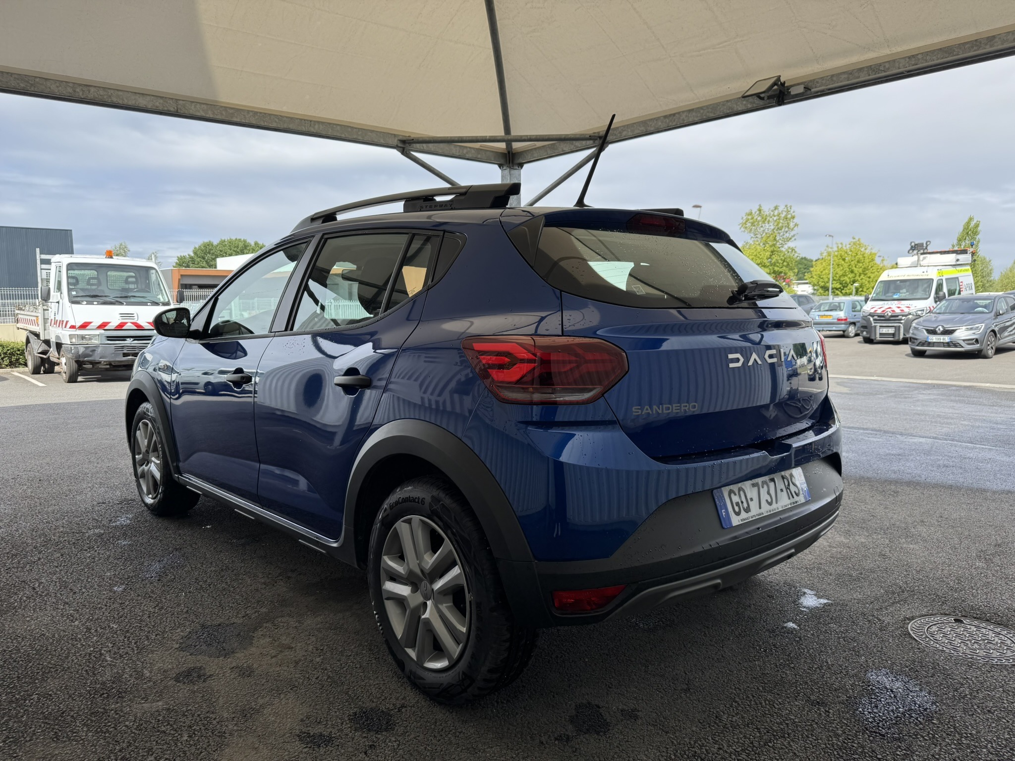 Arrière gauche d'une Dacia Sandero Stepway 3 Bleu