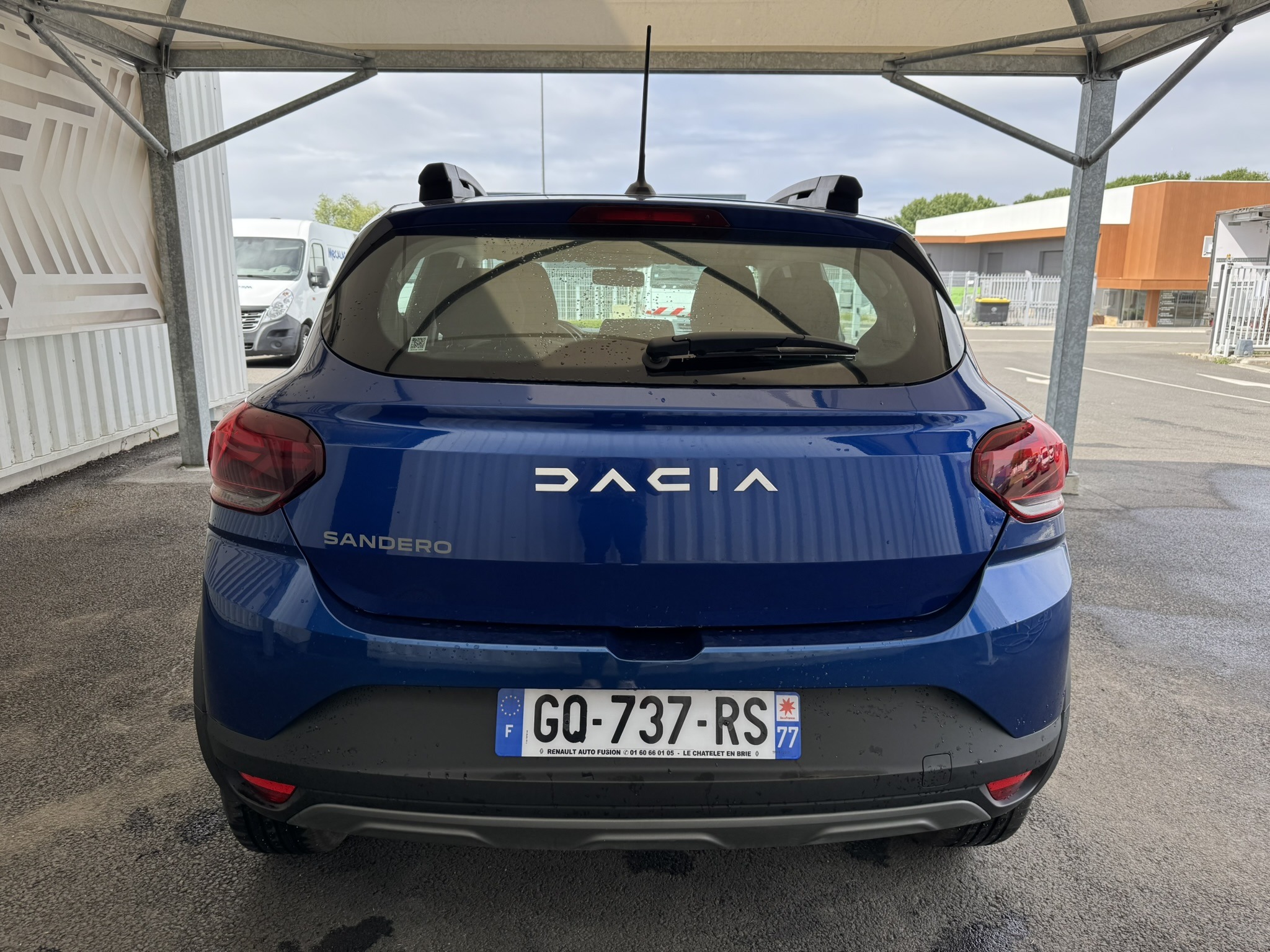Arrière d'une Dacia Sandero Stepway 3 Bleu
