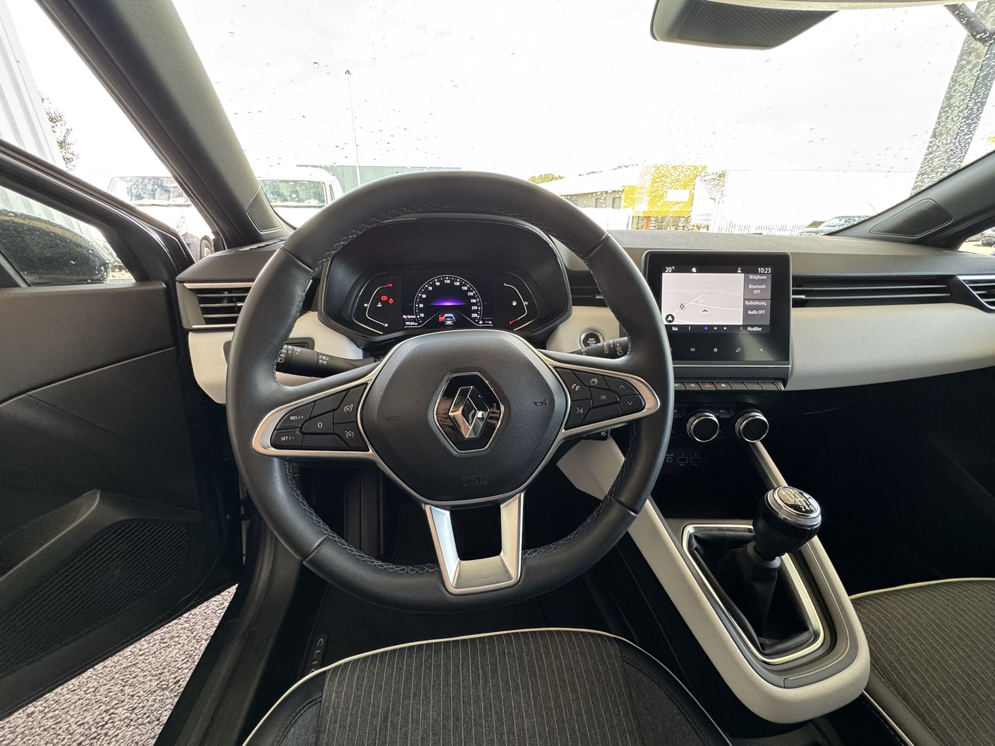 Volant d'une Renault Clio 5