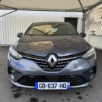 Face avant d'une Renault Clio 5 Gris