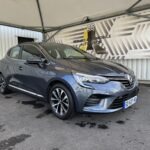 Avant droit d'une Renault Clio 5 Gris