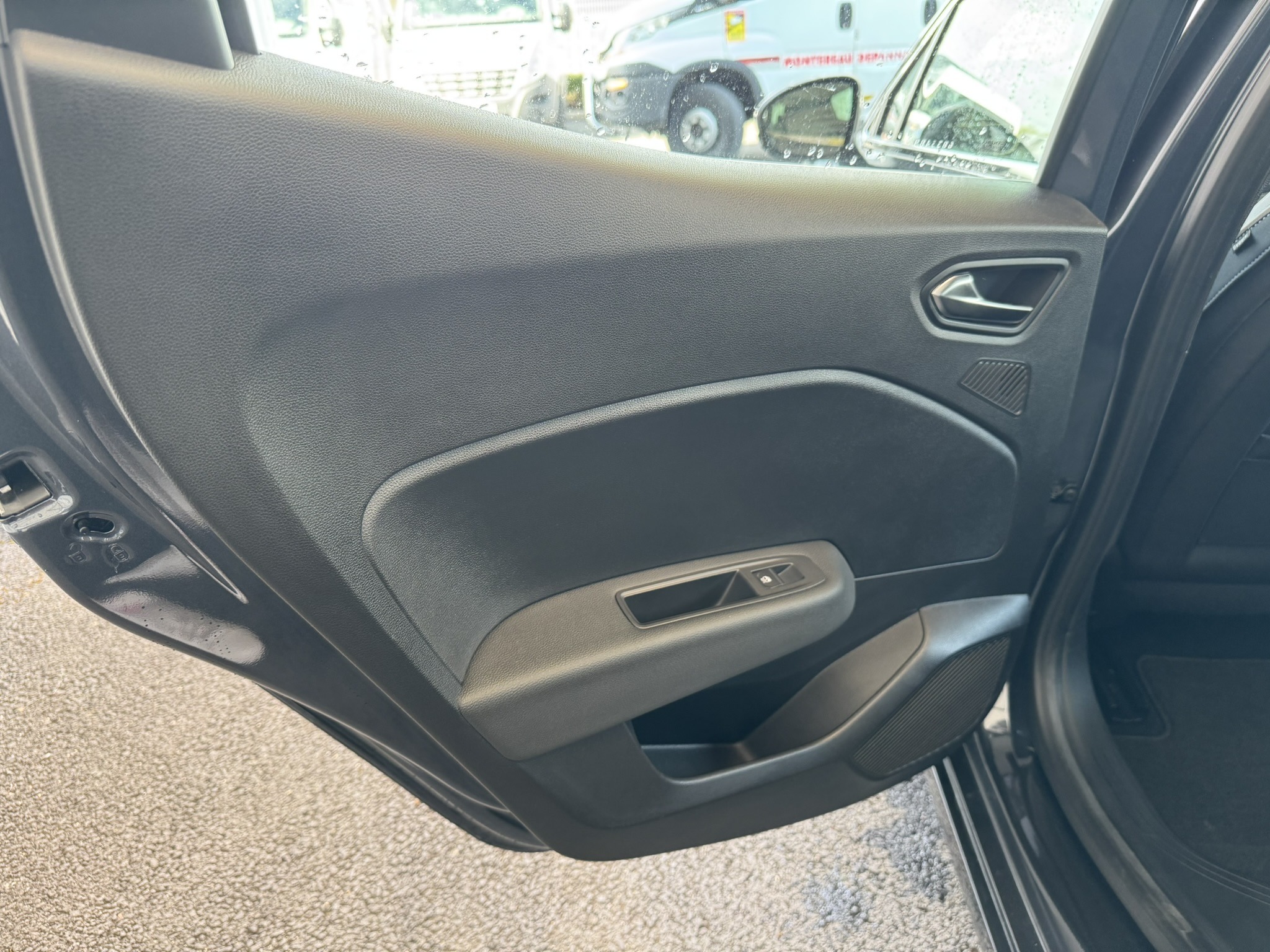 Passager arrière gauche intérieur portière d'une Renault Clio 5