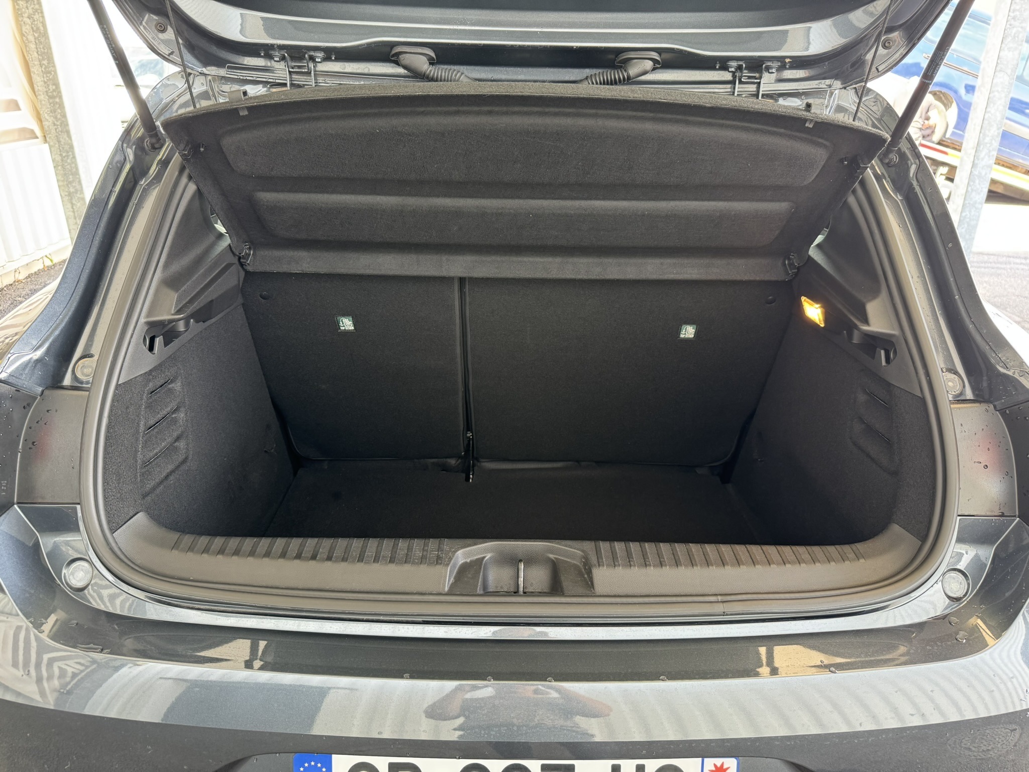 Coffre ouvert d'une Renault Clio 5