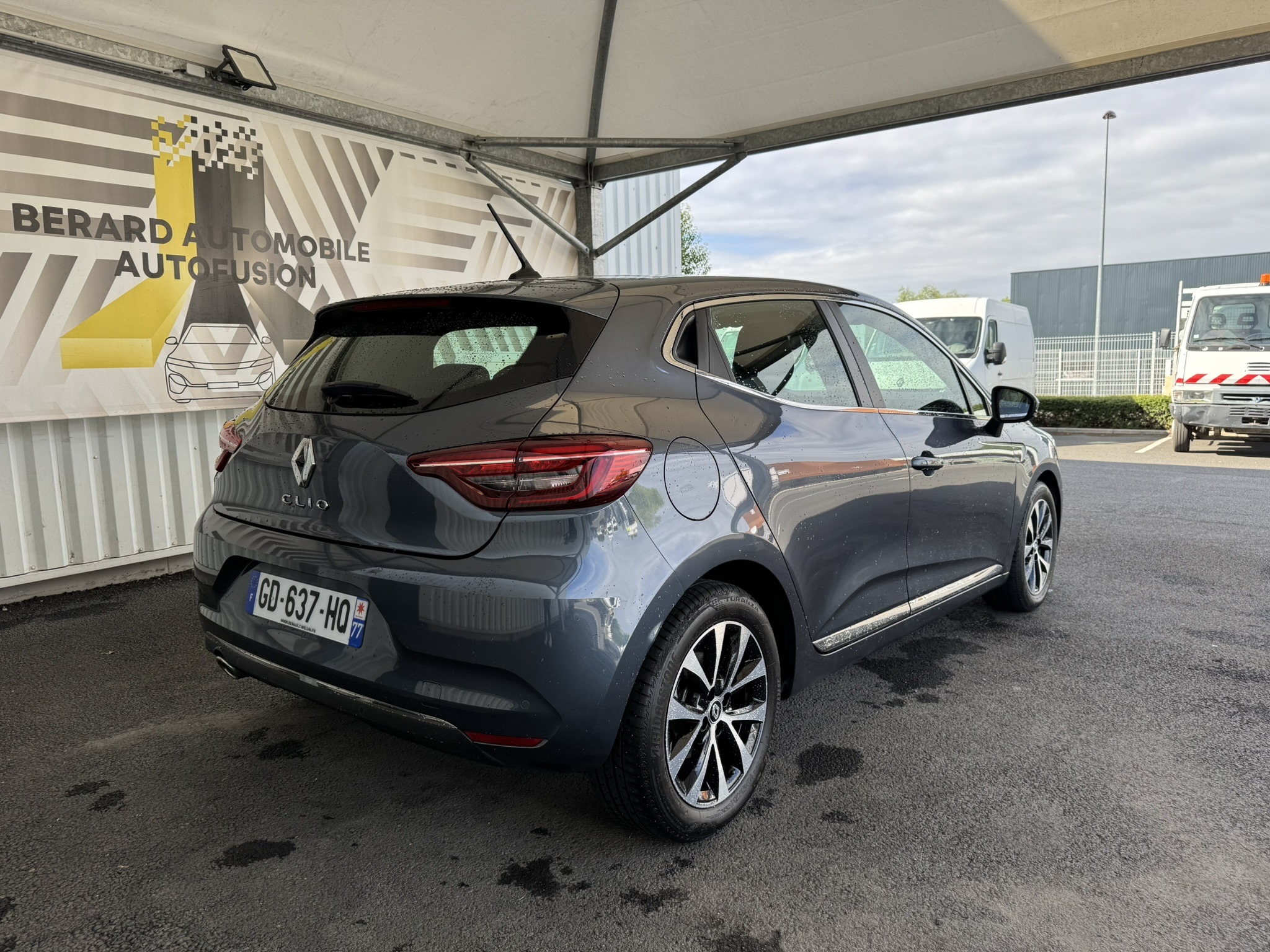 Arrière droit d'une Renault Clio 5 Gris