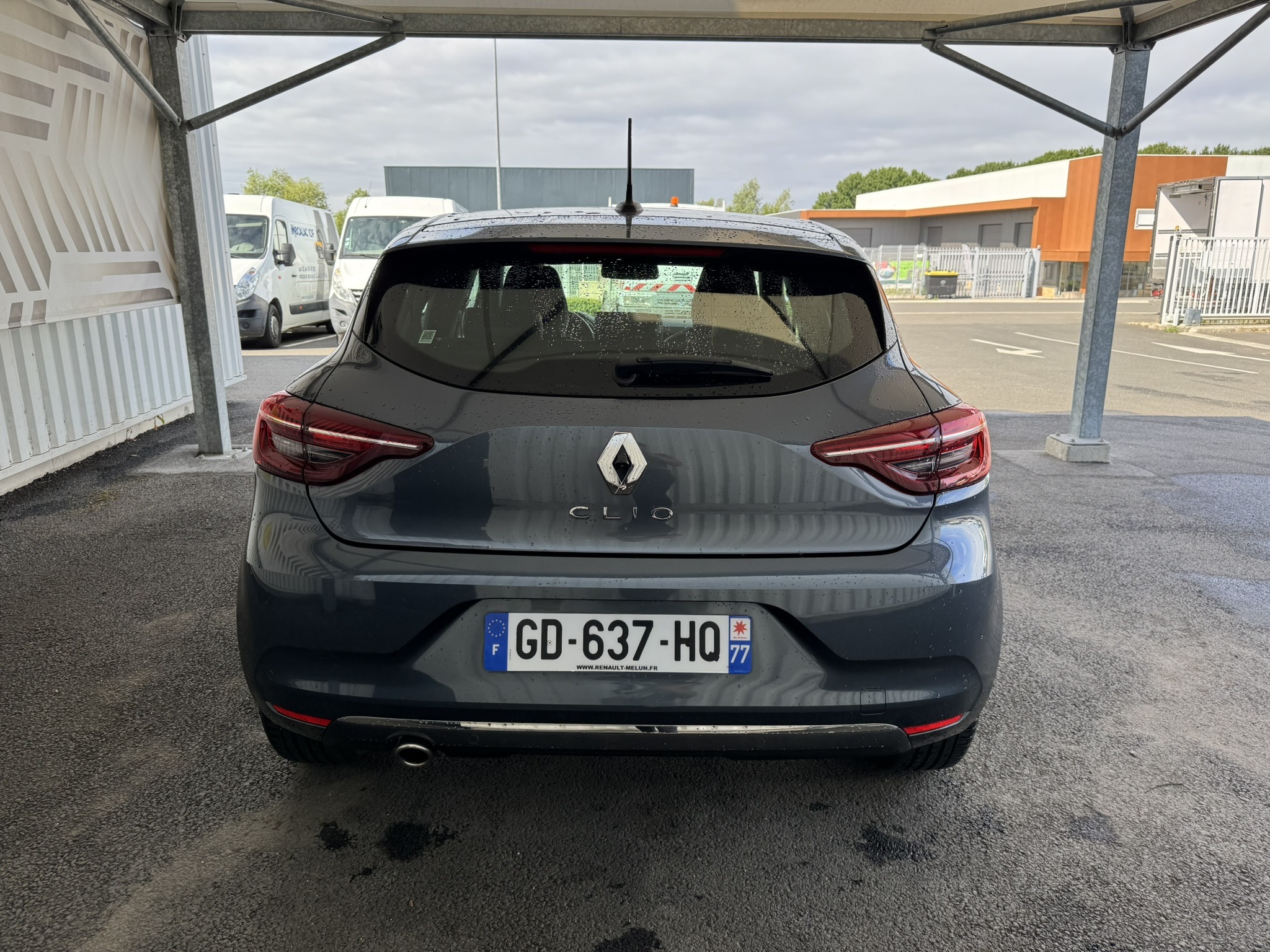 Arrière d'une Renault Clio 5 Gris