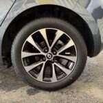 Roue arrière gauche d'une Renault Clio 5 Gris