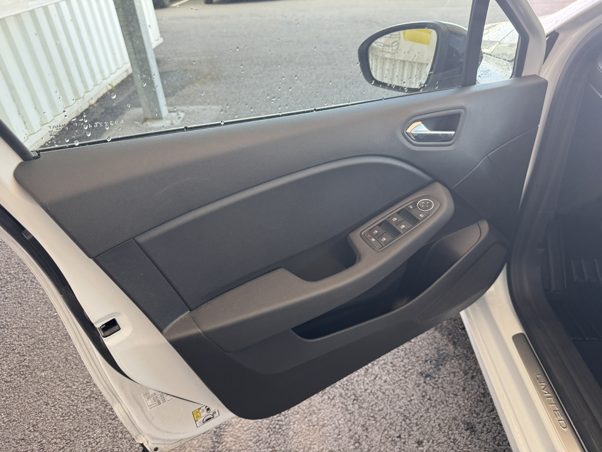 Conducteur intérieur portière d'une Renault Clio 5 limited