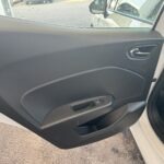 Interieur portière arrière gauche d'une Renault Clio 5 limited