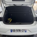 Coffre ouvert d'une Renault Clio 5 limited