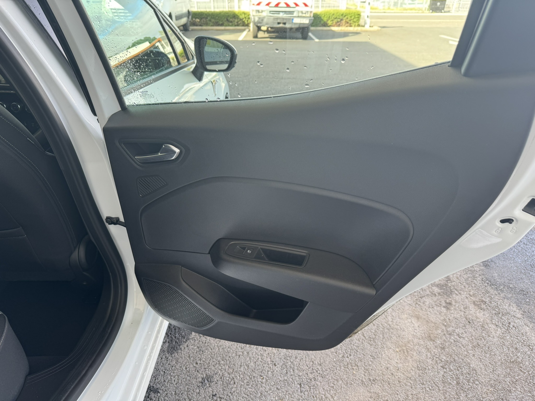 Intérieur portière arrière droit d'une Renault Clio 5 limited