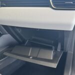 Boîte à gants ouverte d'une Renault Clio 5 limited