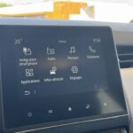 Menu sur l'écran de navigation d'une Renault Clio 5 limited