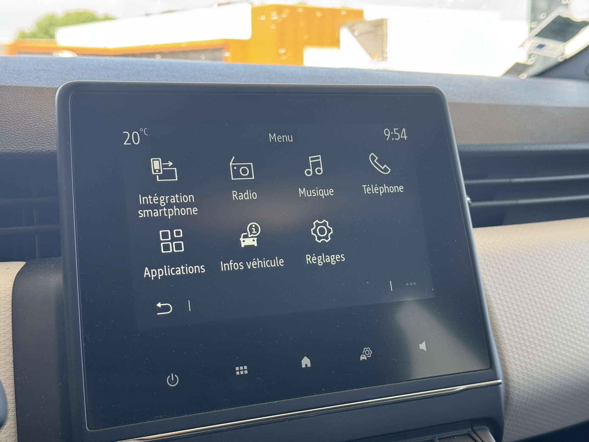 Menu sur l'écran de navigation d'une Renault Clio 5 limited