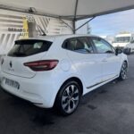 Arrière droit d'une Renault Clio 5 blanc
