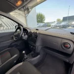 Tableau de bord côté droit d'un Dacia Lodgy 2020