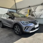 Avant droit d'un Renault Captur 2024