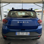 Arrière d'une Dacia Sandero Stepway 3 Bleu
