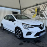 Avant droit d'une Renault Clio 5 blanc