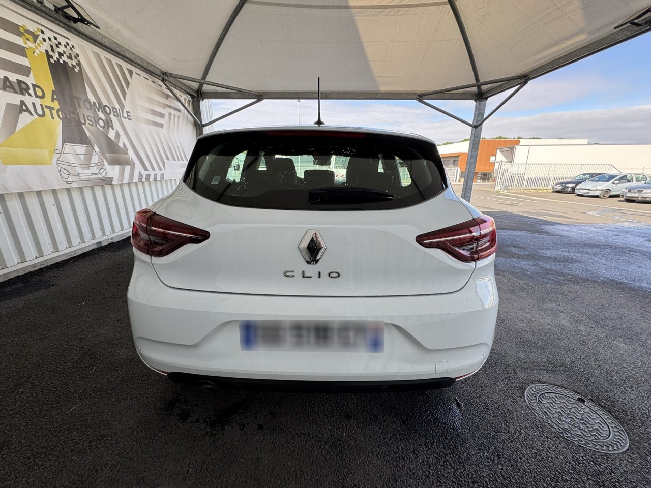 Arrière d'une Renault Clio 5 blanc