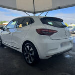 Arrière gauche d'une Renault Clio 5 blanc