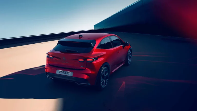 Renault Clio full hybrid E-Tech - Esprit Alpine - Rouge Absolu (2)