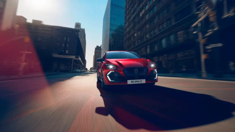 Renault Clio full hybrid E-Tech - Esprit Alpine - Rouge Absolu