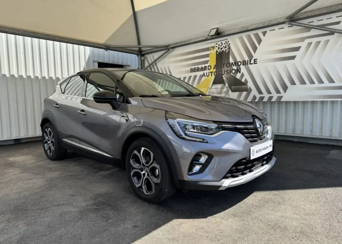Avant droit d'un Renault Captur 2024